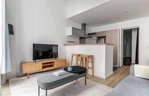 Quartier du Mail Apartment | Blueground | Sentier-Montorgueil, near shopping