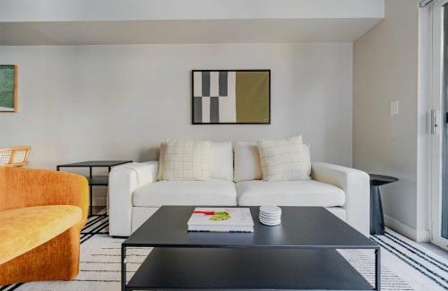 Cascade Apartment | Blueground South Lake Union view nr Lake Union SEA-878