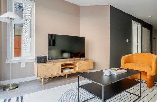 Cascade Apartment | Blueground South Lake Union view nr Lake Union SEA-878
