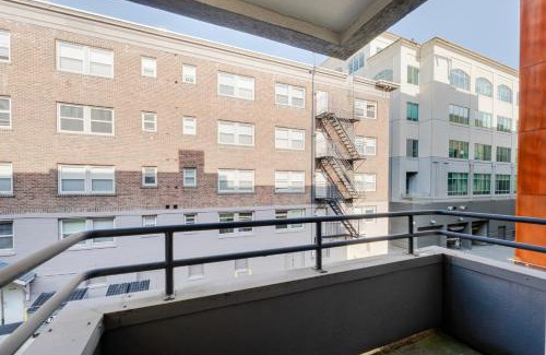 Cascade Apartment | Blueground South Lake Union view nr Lake Union SEA-878