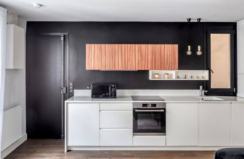 Saint-Germain-l'Auxerrois Apartment | Blueground | St. Honore, intercom, nr opera