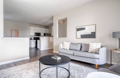 Sunnyvale West Apartment | Blueground | Sunnyvale West, pool, nr Park