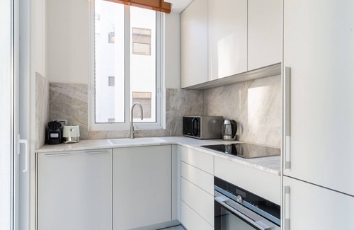 Old North Apartment | Blueground | Tel Aviv Port, High End , Balcony (TLV-71)