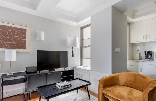Lincoln Square Apartment | Blueground Upper West Side fitness nr Central Park NYC-1932