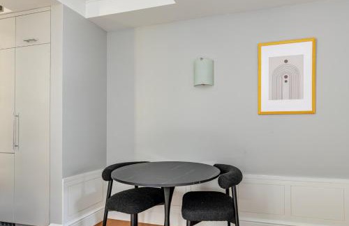 Lincoln Square Apartment | Blueground Upper West Side fitness nr Central Park NYC-1932