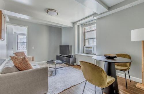 Lincoln Square Apartment | Blueground Upper West Side fitness nr Central Park NYC-1497