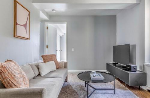 Lincoln Square Apartment | Blueground Upper West Side fitness nr Central Park NYC-1497