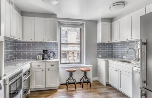 Lincoln Square Apartment | Blueground Upper West Side fitness nr Central Park NYC-1497
