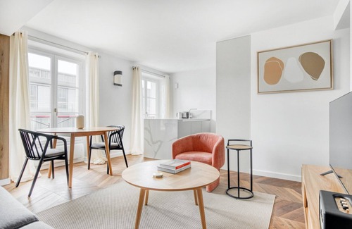 Quartier de la Place-Vendome Apartment | Blueground | Vendome/Saint Honoré, furnished