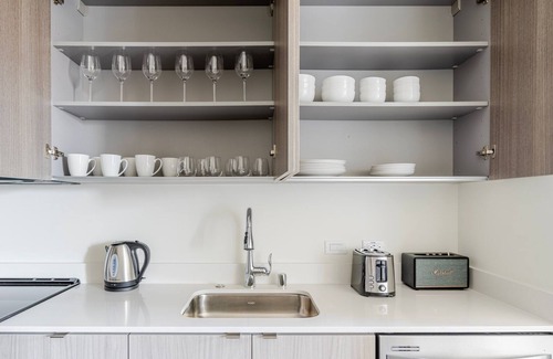 Alameda Apartment | Blueground | West Alameda, fitness center, nr Park