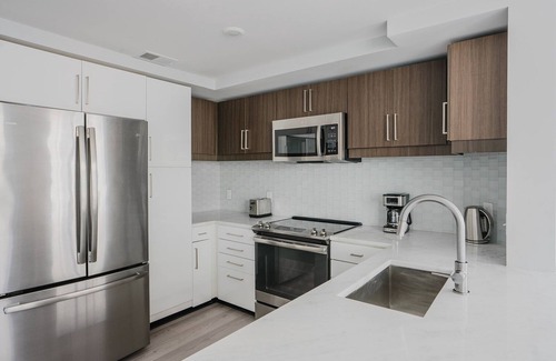 Woodmont Triangle Apartment | Blueground | Woodmont, pool & gym, nr Bethesda Row
