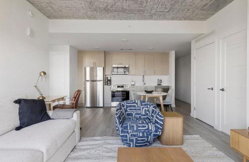 Edgewater Apartment | Blueground Wynwood gym roof pool nr dining MIA-93