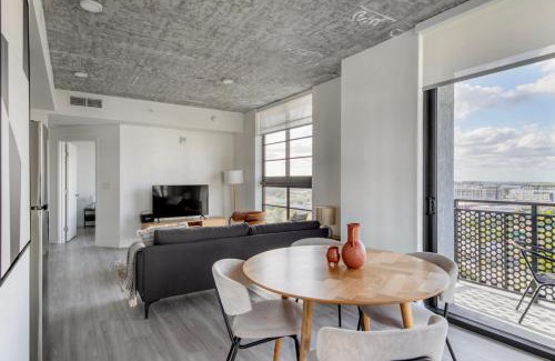 Edgewater Apartment | Blueground Wynwood pool gym nr Design Dist MIA-99