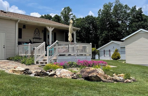 Fancy Gap House | BlueRidge Pkwy cozy pet friendly home w/fenced yard, lovely views from decks
