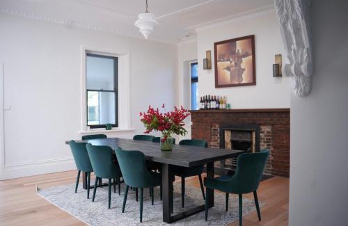 Woodstock House | Bluestone Homestead close to Funfields Themepark