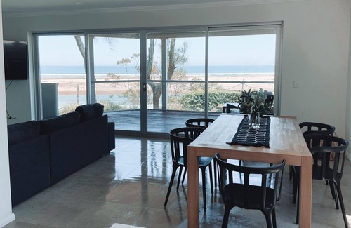 Gerroa House | BLUEVIEW APARTMENT 4 *Beachfront Location*
