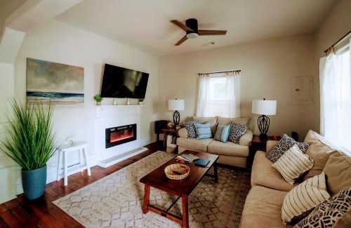 Wilmington House | Bluewater Downtown Cottage