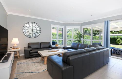 Callala Beach House | Bluewater Jervis Bay - Pet Friendly Luxury with Spa - 5 Mins Walk to Beach