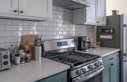 Midtown Apartment | Bluff City Luxe-Loft HUGE 2 bed/2bath, King bed, Gated, Fully Renovated