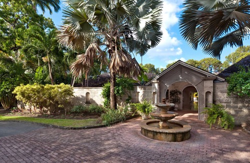 Sandy Lane House | Bluff House is a dreamy luxurious Caribbean villa with direct access to Sandy Lane beach