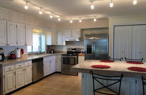 Monteagle House | Bluff House — Outstanding View | Renovated Luxé | Waterfalls, Hikes & Caverns Near By
