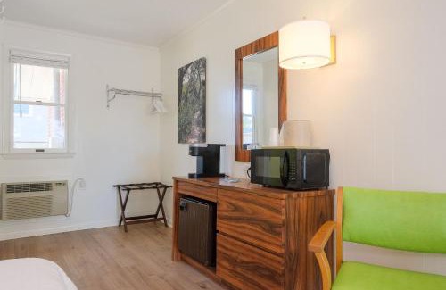 Ocracoke Hotel | Bluff Shoals