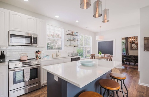 Bluffton House | Bluffton Breeze charming home in the heart of in Old Town Bluffton.