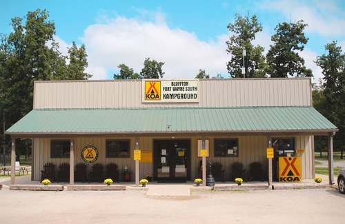 Bluffton Cabin | Bluffton KOA RV Resort