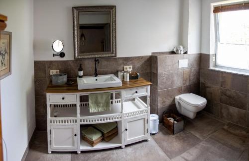 Burg-Dorf Apartment | Blumenhuhnhof