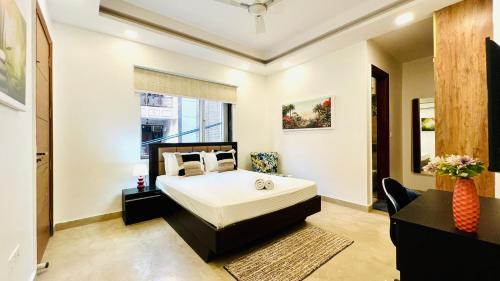 New Delhi Apartment | BluO 2BHK City Centre - Balcony, Lift, Terrace