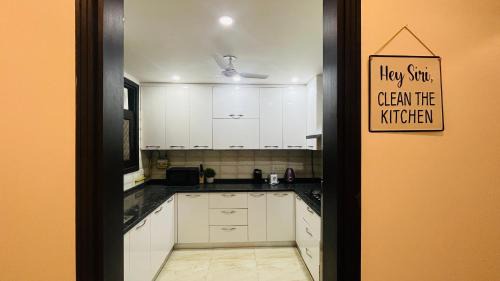 Greater Kailash Apartment | BluO 3BHK - M Block Mkt-Balcony, Lift, Parking