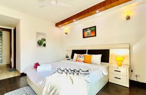 Greater Kailash Apartment | BluO 3BHK M Block Mkt - Lift, Balcony, Parking