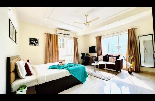 New Town Apartment | BluO Lake View Studio NewTown, Terrace Garden, Gym