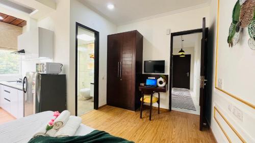 Noida Apartment | BluO Studio Noida - BathTub, Gym, Balcony, Garden