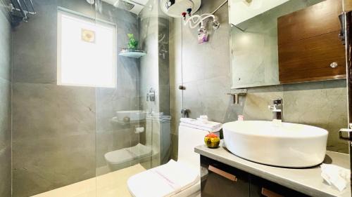 DLF Phase 3 Hotel | BluO Studio1 DLF CyberCity - Balcony, Gym TT, Lift