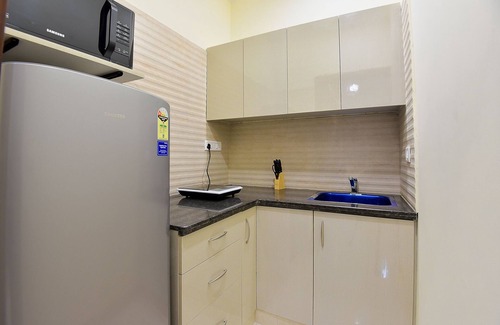 Sushant Lok Apartment | BluO Studio1 Golf Course Road, Gym, Balcony Gardentt