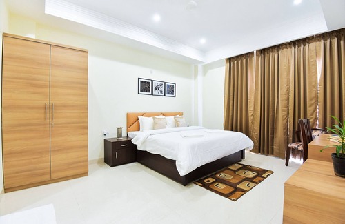 Sushant Lok Apartment | BluO Studio1 Golf Course Road, Gym, Balcony Gardentt