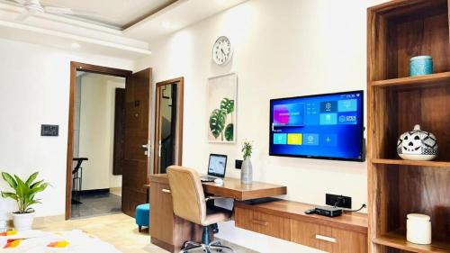 DLF Phase 3 Hotel | BluO Studio3 DLF Cybercity - Balcony, Gym TT, Lift