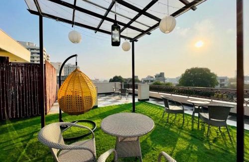 Gurugram Apartment | BluO Studio5 Golf Course Road - Gym, Terrace Garden