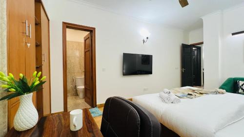 Vasant Vihar Apartment | BluO Vasant Vihar PVR - Kitchen, Terrace, Lift