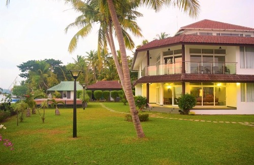 Kumbalam Villa | BLUSALZ MANOR Waters Edge Kochi