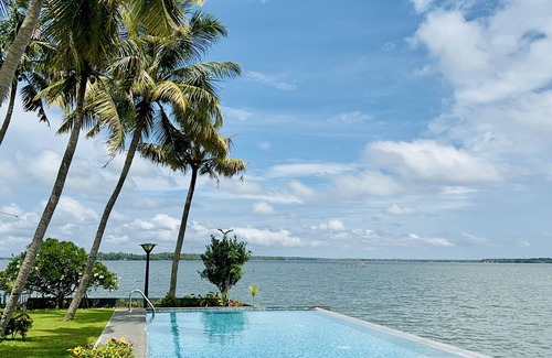 Kumbalam Villa | BLUSALZ MANOR Waters Edge Kochi