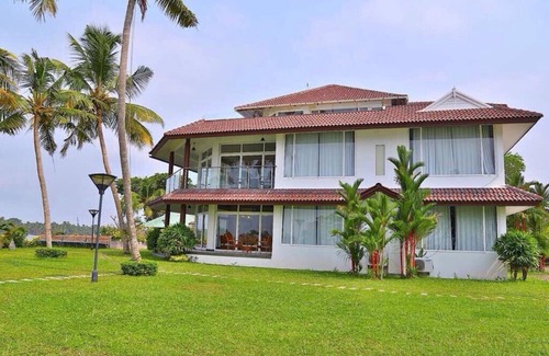 Kumbalam Villa | BLUSALZ MANOR Waters Edge Kochi