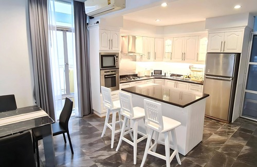 Na Chom Thian Villa | bm Poolvilla Pattaya 4BR 14-18guests, 2 floors, Bbq, JACUZZIpool,5mins to beachn