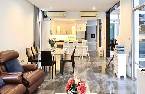 Na Chom Thian Villa | bm Poolvilla Pattaya 4BR 14-18guests, 2 floors, Bbq, JACUZZIpool,5mins to beachn