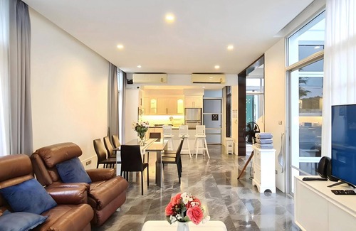 Na Chom Thian Villa | bm Poolvilla Pattaya 4BR 14-18guests, 2 floors, Bbq, JACUZZIpool,5mins to beachn