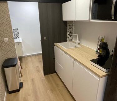Estrees-St-Denis Apartment | Bmco cottage