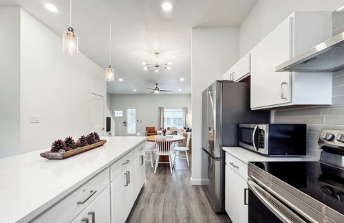 Denver Heights House | BMT Grad-FUN photo wall-2.5mi to Downtown-Riverwalk-2mi to Alamodome & FrostBank