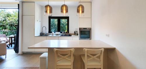 Old North Apartment | BnBIsrael apartments - Dizengoff Brique