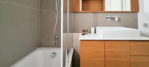 Tel Aviv Promenade Apartment | BnBIsrael apartments - Hayarkon Emeraude